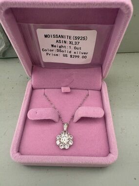 Retail $299 1.0 Ct Moissanite Sterling Silver 925 Floral Necklace